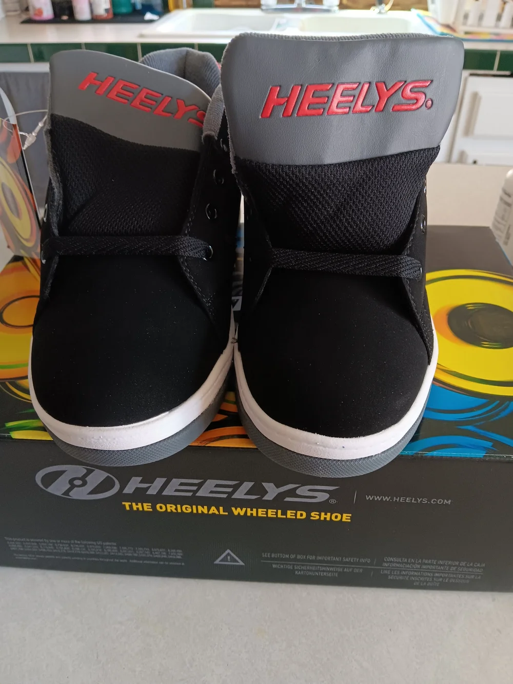 Heelys Boys  Black High-Top Skate Shoes with Red Logo Size 7